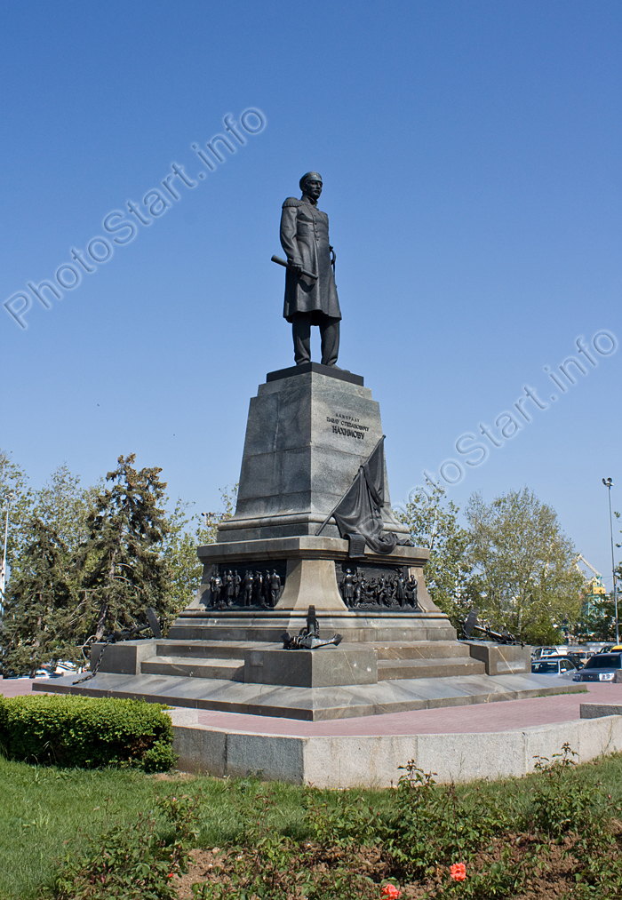 Памятник Нахимову в Севастополе.